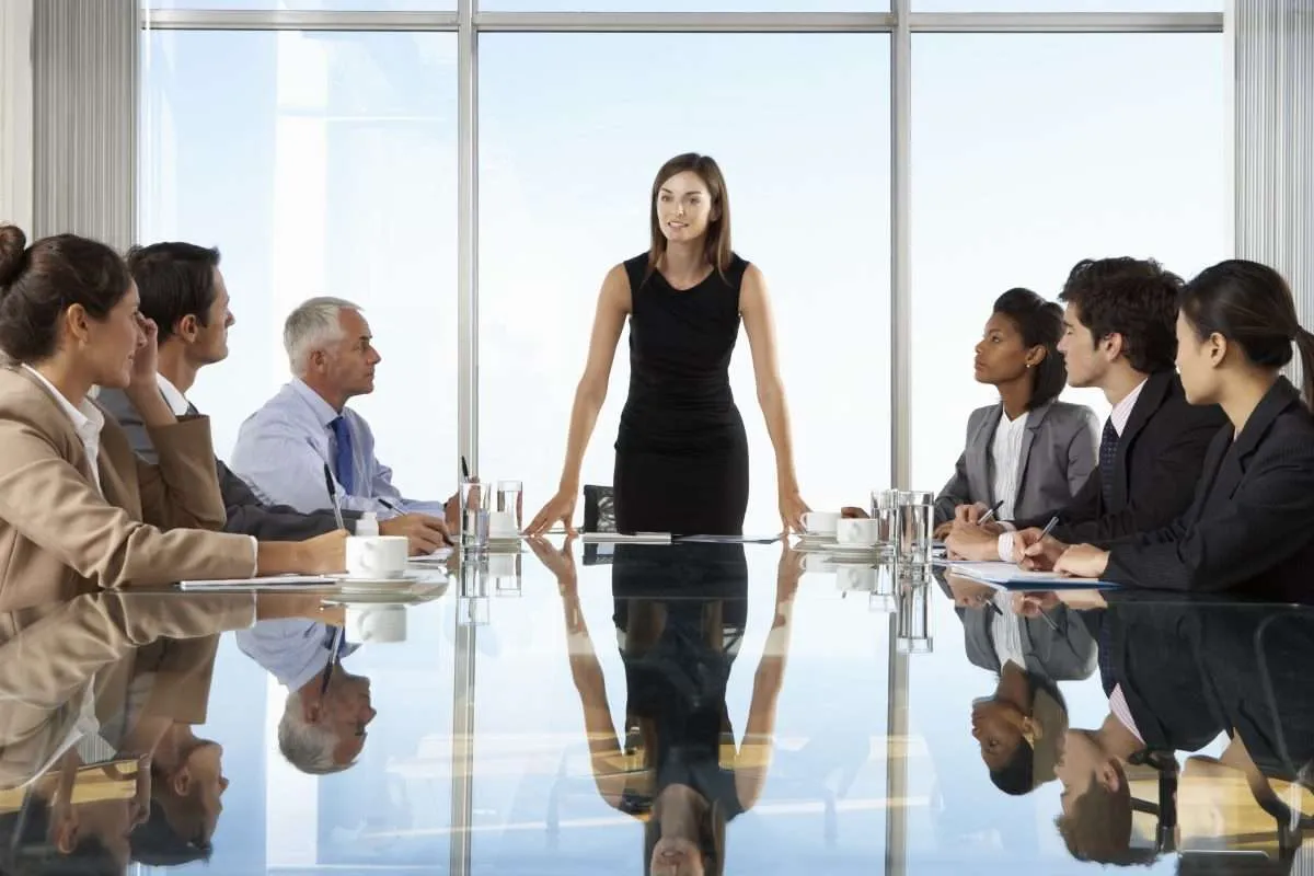 Group,Of,Business,People,Having,Board,Meeting,Around,Glass,Table